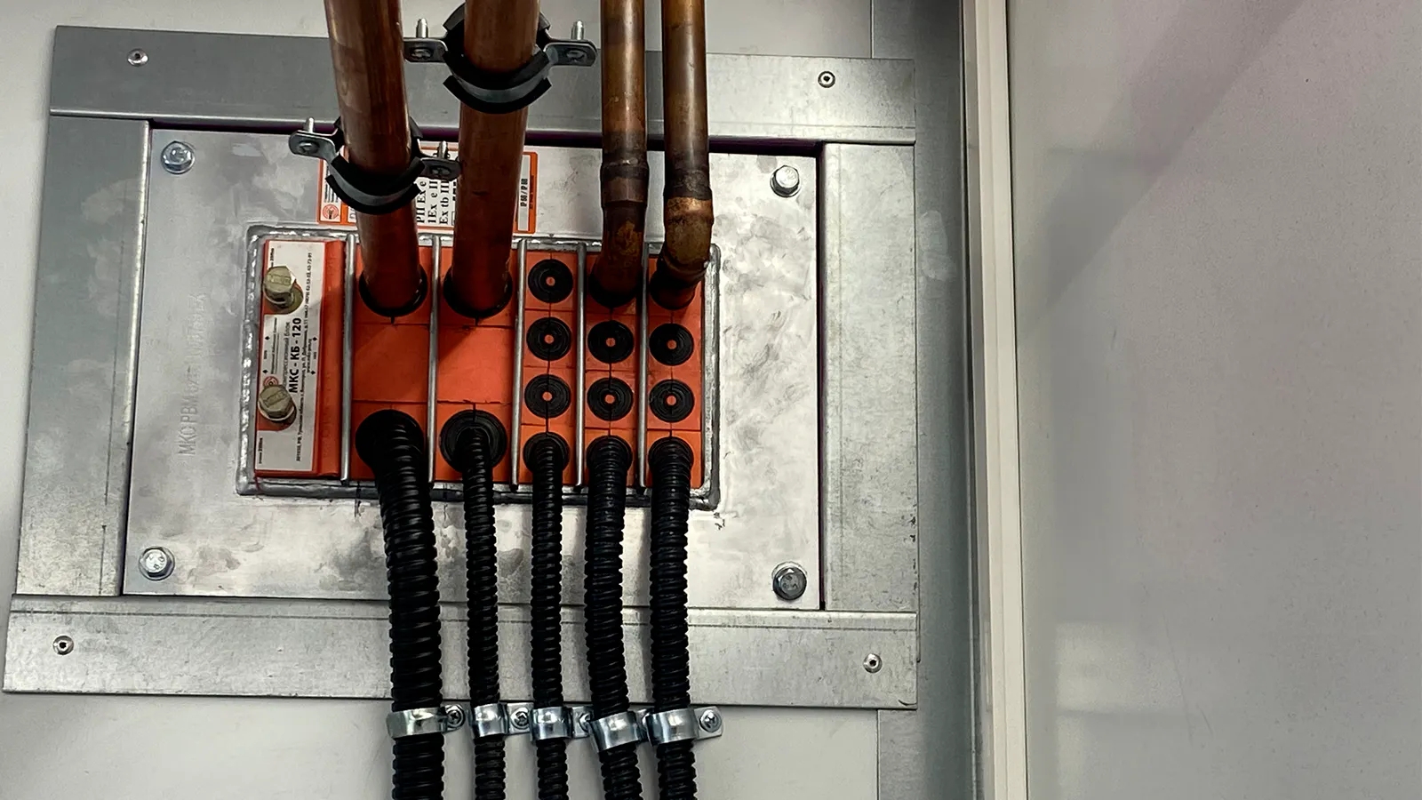 Взрывобезопасный монтаж проходок водородной заправки "снежинка"