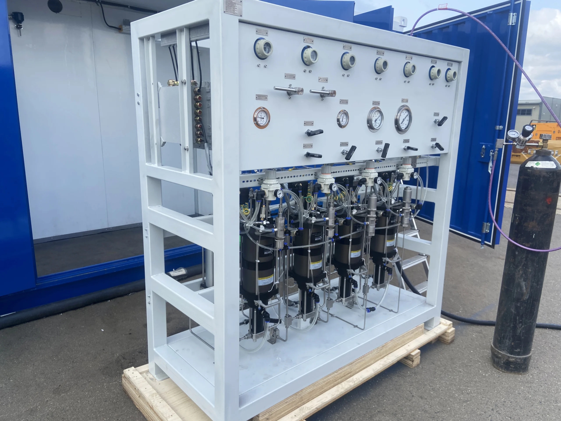 Компрессорная станция, спроектирована компанией АПА-КАНДТ, в основе 4ре компрессора HYDR-STAR